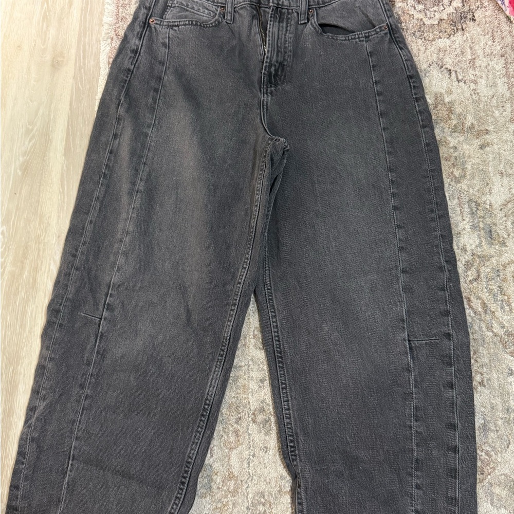 Old Navy Women's Black Barrel Leg Jeans - Picture 2 of 3